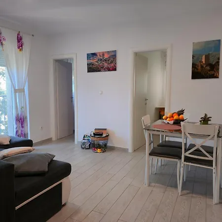 Sanja Appartamento Omiš